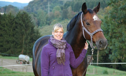 Reittherapeutin Julia Walter und Stute Lorna