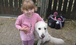 Die Luna liebt es gestreichelt zu werden